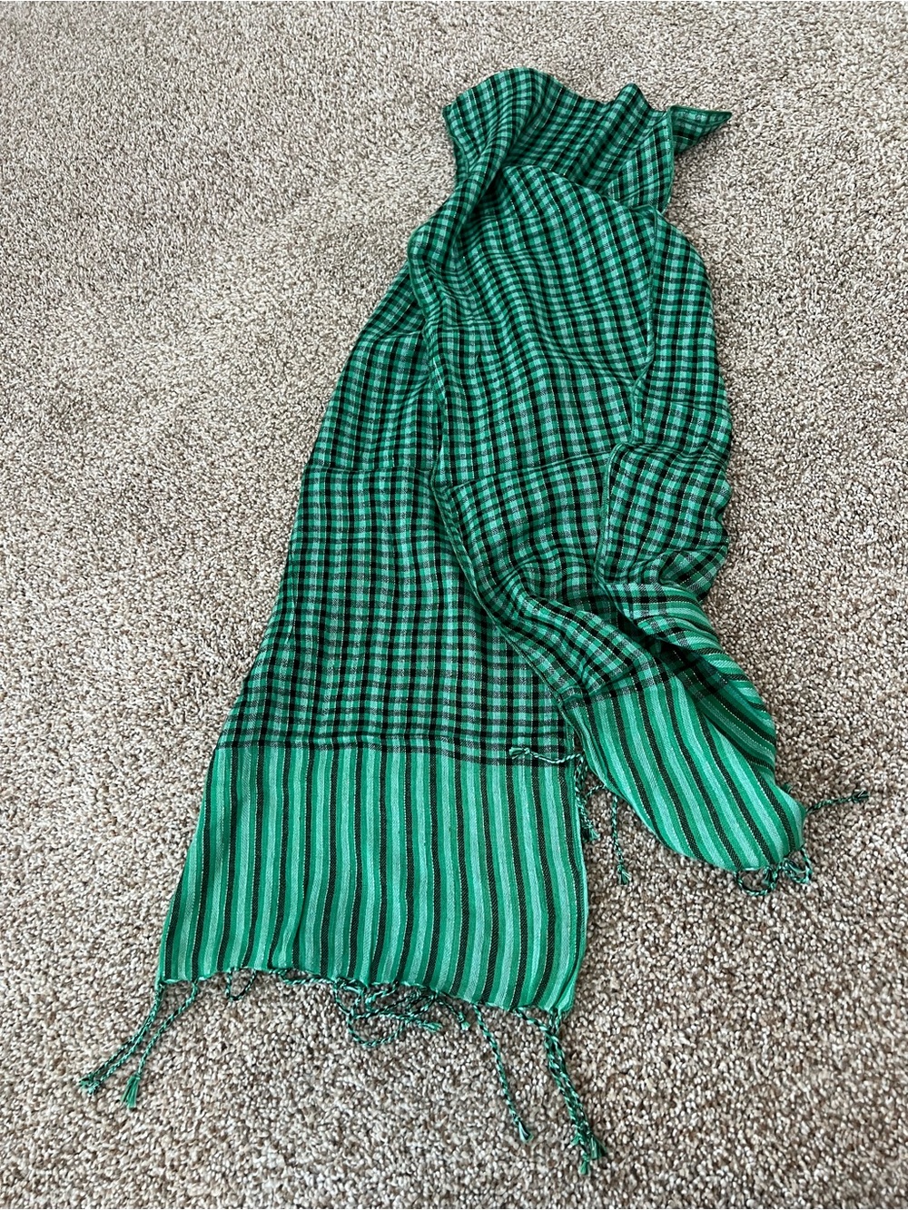 NWOT green and black sparkle glitter thread fringe scarf